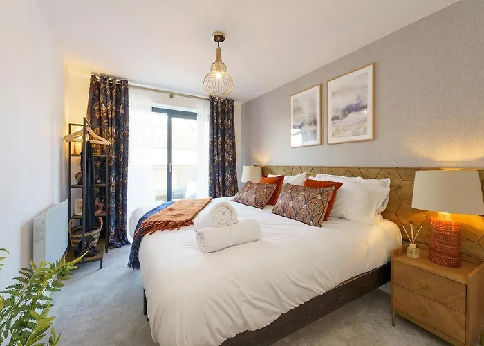 Evergreen - 2 Bed Luxury Apartment By Mint Stays