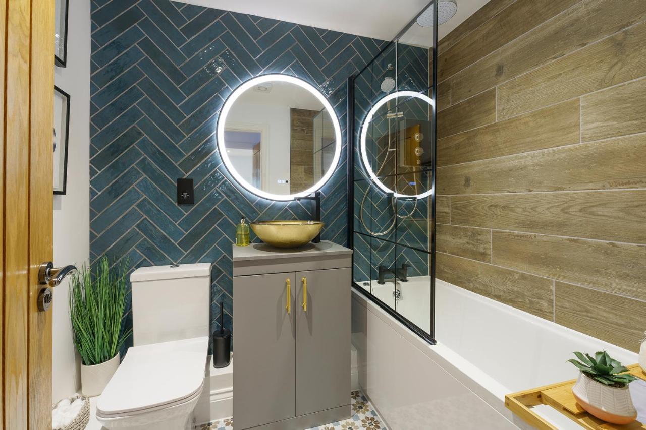 Evergreen - 2 Bed Luxury By Mint Apartment